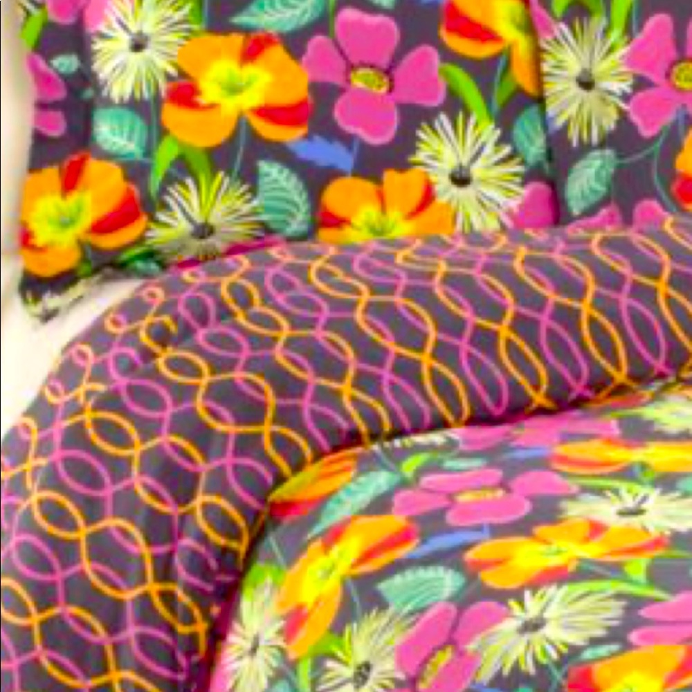 Vera Bradley full/queen comforter with pillow shams